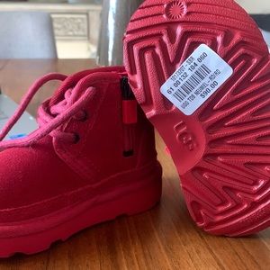 never worn. baby can’t fit.